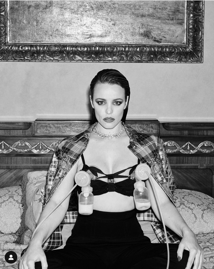 🇨🇦 Канадская актриса Rachel McAdams снялась с двумя молокоотсосами на груди