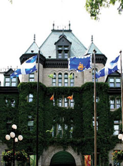 Québec City Hall, constructed 1895–96. Ратуша в Квебеке, построенная в 1895–96