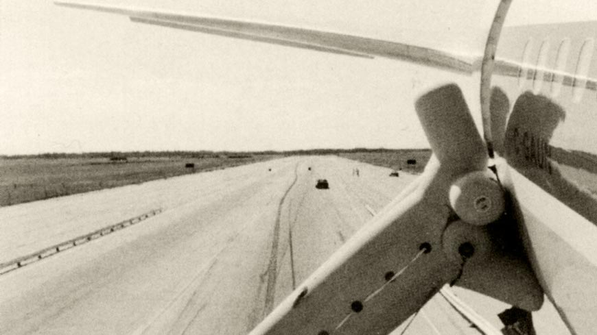 Следы заноса Boeing 767 борт C-GAUN на взлетно-посадочной полосе